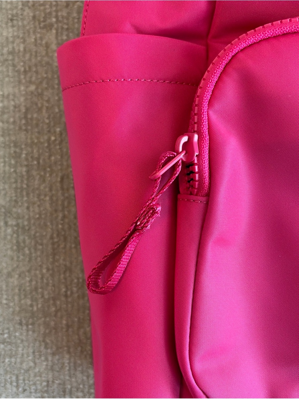 Lululemon Everywhere Backpack 22L Calypso Pink Outer Pockets Laptop Sleeve NWT - Picture 3 of 8